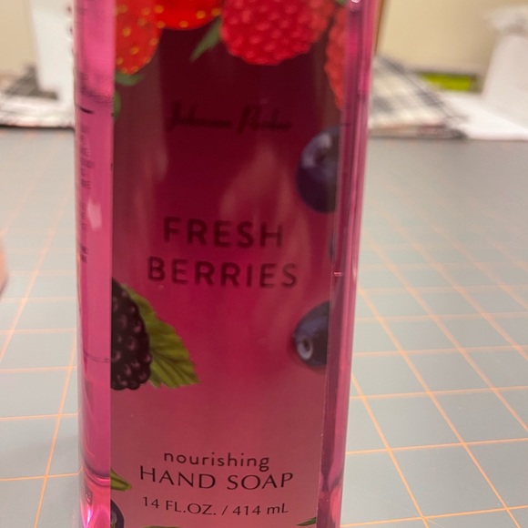 Bundle of scented hand soap - Picture 4 of 4